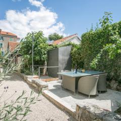 Absolutely perfect location minutes from old Town