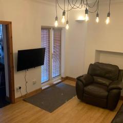 Big 6 bed house w/ 5 double beds WIFI and Netflix