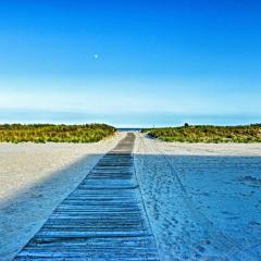 Wildwood Crest Condo with Pool Walk to Restaurants!