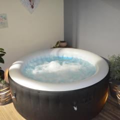 Studio tout confort avec son jacuzzi