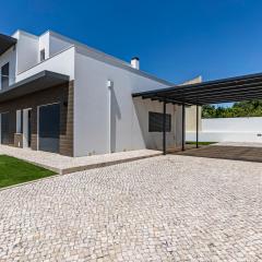 Captivating 4-Bed House in Cadaval district-Lisbon