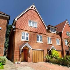 Maidenhead, Leander - 3 Bedroom - Parking & Garden