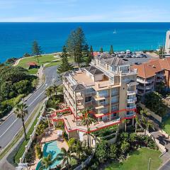Orion 2 - Beachfront Rainbow Bay Coolangatta - All Linen Supplied - Min. 3 night stays year round!