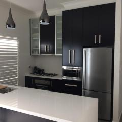 Chic 2 Bedroom Keilor