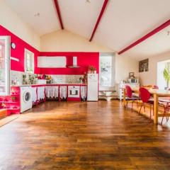 Appartement rouge avec jardin