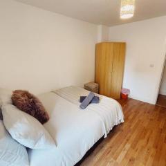 1 Bedroom City Centre Apartment - Sleeps 4 Free Parking