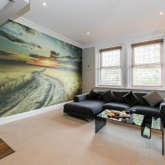 Cosy Urban Oasis - Quirky 2-Bed Town Centre Apartment