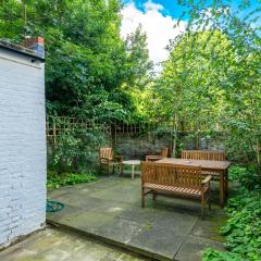 JOIVY Stylish 2-bed flat with garden in Notting Hill
