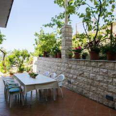 Apartmani Kate, Plat