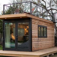 The Stable Tiny Container Home-12 min to Magnolia