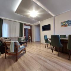 Vively Lux Apartment - Central & Spacious with Balcony and free WiFi