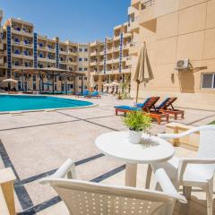 Poolside With Patio Near El Gouna - 2 x Large Pools & Kitchen - European Standards - Tiba Resort P4