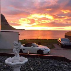 Kirkjufell Oceanfront Villa