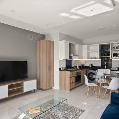 The Median Rosebank Luxury Apartment - Building with Generator