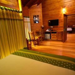 Room in Guest room - LakeRose Wayanad Resort - Water Front Grandeur