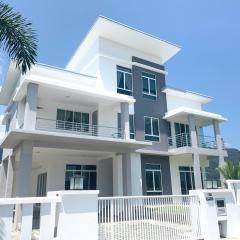 Spacious 6BR Villa with Seaview by Zervin