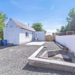 Lovely 1-Bed Cottage in Kelty with Hot Tub