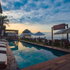 Hotel Nude Zipolite & beach club