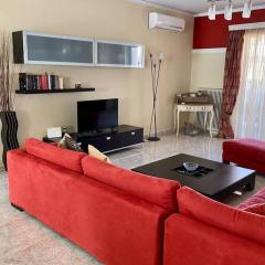 Elina's Spacious Apartment in Patras with private parking