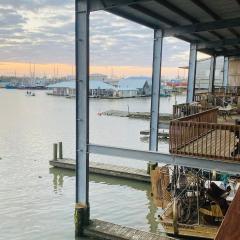 Resort Lodging at Venice Marina w/ WIFI + Private Dock
