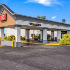 Econo Lodge Inn & Suites