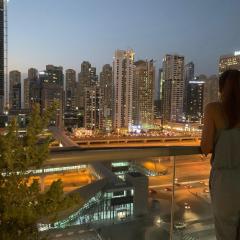 Luxury apartment on the metro facing Dubai Marina