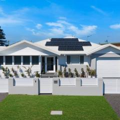 Entire Residential Home - Lake Illawarra And Beachside Home Sleeps 12