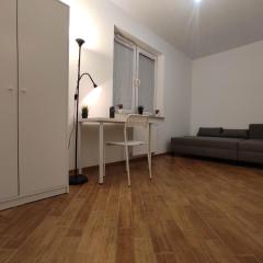 Nice room with 2 shared bathrooms ,WC , 2km to old town -100m from Metro Szwedzka