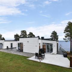 Luxury modern 5BR beach House for Weekend Getaways near Piteå
