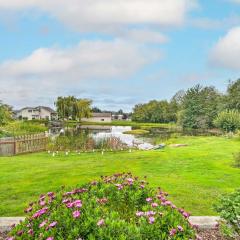 Upscale Home with Indoor Sauna on Sunset Pond!