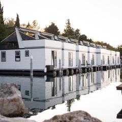 The Sea Lodges Portoroz - Hausboot Floating Sea House