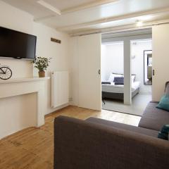 Cosy apartment right in the city center with AIRCO!