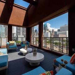 Downtown Houston Condo w Pool and Free Parking 6