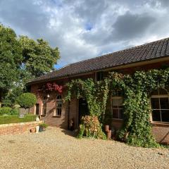 Betsey Trotwood. Historic stylish 2-bed cottage.