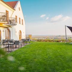 Weingut & Gästehaus zum Seeblick - Familie Sattler