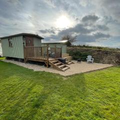 Oakley View Shepherds Hut with hot tub