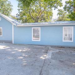 Remodeled Historic 1BR1BA House Near Downtown