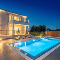 Artemon New Luxury Villa