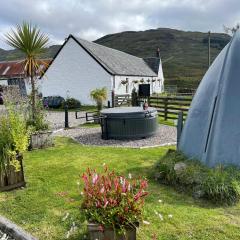 Garrison Of Inversnaid Farm with Hot Tub