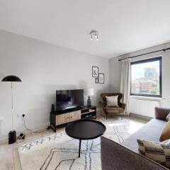 Modern 2 bedroom flat with patio in Turnpike Lane