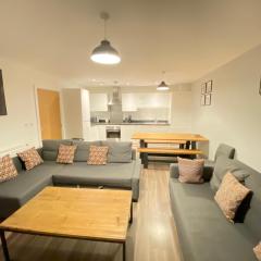 3 Bedrooms double or single beds, 2 PARKING SPACES! WIFI & Smart TV's, Balcony