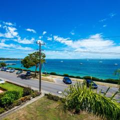 Castaways Unit 8 17 Shoal Bay Road