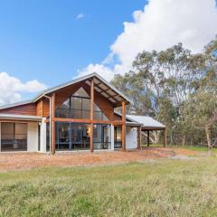 Kangaroo Retreat - Family Favourite Bush Retreat with Kangaroos in Margaret River