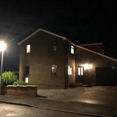 Number One - Fully Equipped Self Catering Four Bedroom House next to Dunedin, 15 mins to Spurn, 20 mins to Saltend, 12 mins to Easington