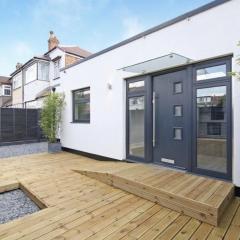 Hassocks House - Modern Detached 2 Bedroom House in Streatham