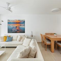 A white dream by the sea - 2bd lux family apartment