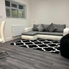 Spacious & Modern CENTRAL 1 bed Apartment with OUTSIDE space