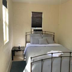 Cozy House 2 Rooms - Cute Private Room - Close to airport & Free parking