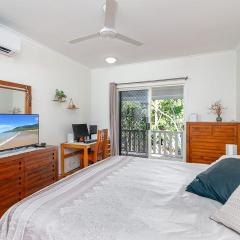 Modern 2 bedroom townhouse - Four Mile Beach Escapes