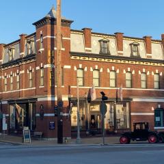 Hermann Crown Suites